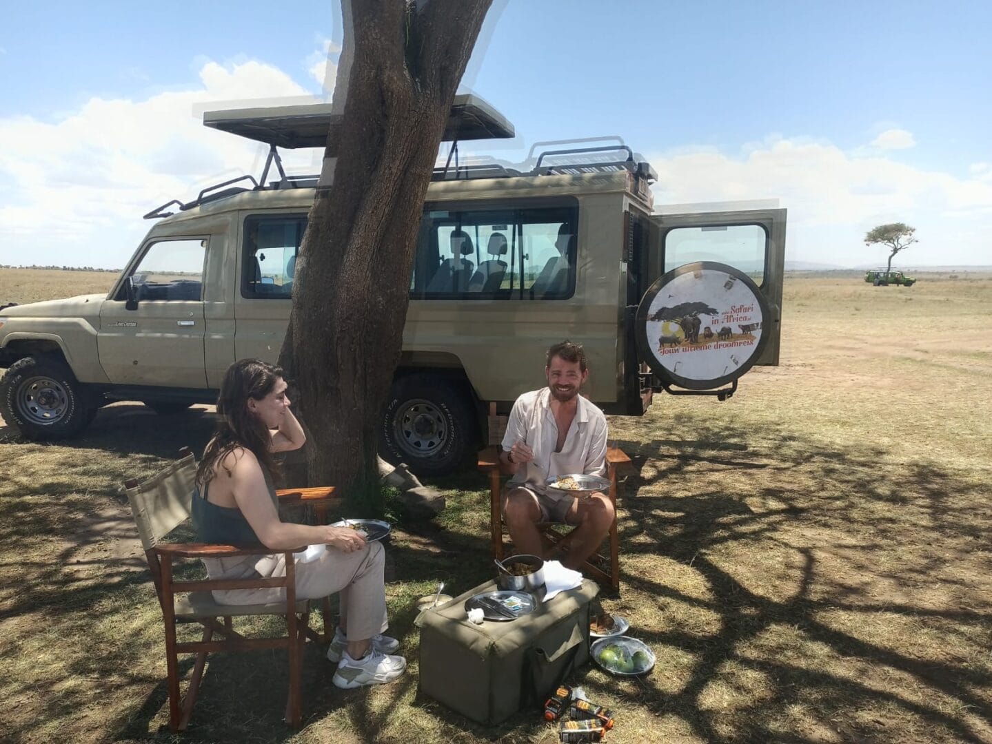 Picknick lunch tijdens luxe safari Kenia Picknick lunch in de Masai Mara tijdens safari Kenia