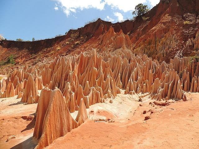 Tsingy Rouge rode rotsformaties in Madagaskar
