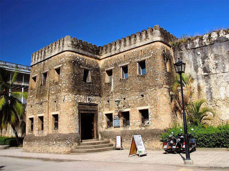 Stone Town op Zanzibar als culturele aanvulling op safari en strand